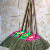 Sapu Rayung Slamet Gagang Bambu Anti Patah Anti Rontok Rotan 100cm - Kualitas Terjamin