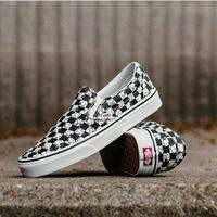 snoopy checkered vans