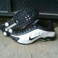 Jual Sepatu Nike Shox Model \u0026 Desain Terbaru - Harga May 2022