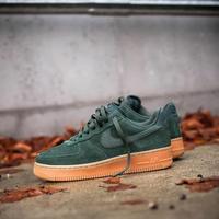 nike beige suede