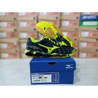 mizuno tornado 10