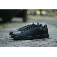 triple black stan smiths