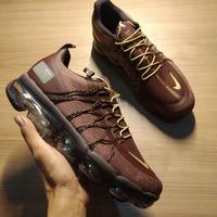 nike vapormax maroon