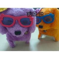 Mainan Anak - Boneka Anjing Kacamata Bertopi Jalan Walking Dog Suara