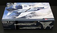 Gambar Model Kit Academy Pesawat F-4J "VF-84 JOLLY ROGERS" 1/48 12305/ dari Jiwoo Toys undefined 2 Tokopedia