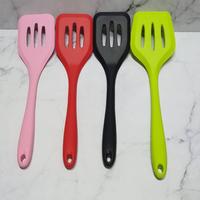 Gambar Slotted Silicone Turner Spatula / Sutil Sodet Bolong / Alat Masak Goreng Tahan Panas Tanpa Sambungan - Black M dari etc shopline undefined 1 Tokopedia