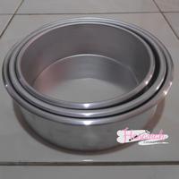 Gambar Loyang Bulat / Loyang Bolu Press Tanpa Sambungan 24 cm Tinggi 7 cm dari Hasanah Cetakan Kue undefined 2 Tokopedia
