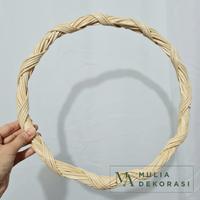 Gambar Ring Rotan Lingkaran Dekorasi Backdrop Lamaran Nikahan + Inisial Huruf - RL+H.Wedding dari Mulia Dekorasi undefined 3 Tokopedia
