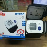 Gambar Tensimeter Digital Omron HEM 6161 Pergelangan Tangan dari Alshafie Medical undefined 2 Tokopedia