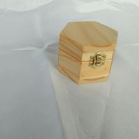 Gambar Kotak cincin kayu segi 6/ kotak cincin lamaran / wadah cincin kayu dari Arta_craf undefined 1 Tokopedia