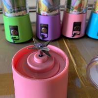 Gambar juice cup blender mini portable / usb blender juicer dari azalia - strore undefined 2 Tokopedia