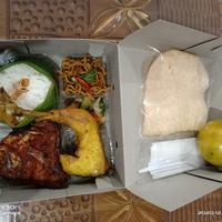 Gambar Nasi campur ayam kampung goreng gurami bakar dari Enggalmart undefined 1 Tokopedia