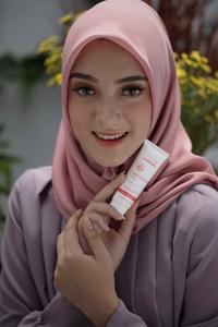 Gambar Zoya Cosmetics Exfoliating Gel dari Zoya Cosmetics Official undefined 5 Tokopedia