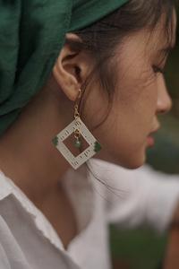 Gambar Anting Tahtijana Ornamen Hijau dari Joglo Ayu Tenan undefined 2 Tokopedia