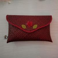 Gambar dompet clutch anyaman pandan maroon variasi bunga dari toko dewe24 undefined 1 Tokopedia
