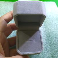 Gambar KOTAK CINCIN / RING BOX / TEMPAT CINCIN KOTAK BELUDRU SINGLE ABU-PINK dari Seira Beauty Store undefined 4 Tokopedia