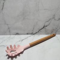 Gambar silicone utensil spatula pasta server with wooden handle - pink dari etc shopline undefined 4 Tokopedia
