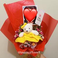 Gambar buket boneka/buket bunga/buket bunga plastik/buket wisuda dari Louisa Gift Craft undefined 1 Tokopedia