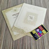 Gambar kartu undangan pernikahan kertas jasmine kilap glossy mumer dari FLASHPRINT UNDANGAN undefined 5 Tokopedia