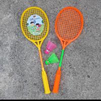 Gambar Set Mainan Raket Badminton Edukasi - Kok Bulutangkis Anak Edukatif dari Rumah Chiko undefined 1 Tokopedia