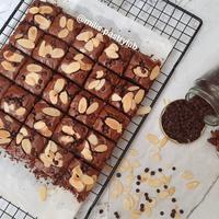 Gambar Fudgy brownies topping classic size medium ( isi 25 pcs) dari milispastrylab undefined 1 Tokopedia