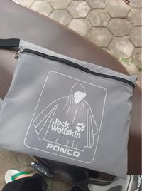 Gambar Jas Hujan Ponco Jack Wolfskin dari Belanjaa Yuk. undefined 4 Tokopedia
