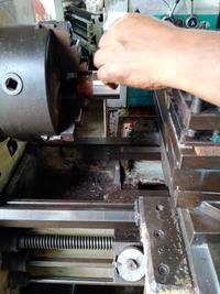 Gambar Mesin bubut panjang kerja 1 meter swing 400 mm spindel 2 in dari sunjaya Elektromekanik undefined 4 Tokopedia