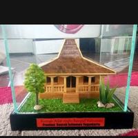 Gambar Miniatur Rumah Adat Indonesia (+ kotak akrilik ) dari Arqee art undefined 1 Tokopedia