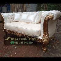 Gambar sofa new Chesterfield ukir, kain Oscar beidge finishing emas 180x90x80 dari Andra furniture undefined 2 Tokopedia