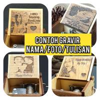 Gambar kotak musik box musik free custom nama/foto/tulisan by request - FALLING IN LOVE dari Jazzie Production undefined 5 Tokopedia