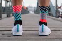 Gambar Running dan Cycling Socks - INCYLENCE RUNNING DIAGONALS BLACK INFERNO - 39 - 42 dari Incylence Indonesia undefined 4 Tokopedia