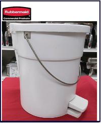 Gambar Rubbermaid Step-on can / keranjang Sampah Injak #RBM-FG6142-00-WHITE dari Toko Cuci Gudang Alat Dapur undefined 1 Tokopedia