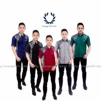 Gambar hem kemeja koko pria lengan pendek kombinasi batik model baru katun - batik acak, M dari Batik Lanange Zeli undefined 1 Tokopedia
