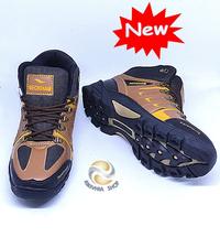 Gambar Sepatu gunung pria Outdoor Hiking Adventure Beckham - Coklat muda - 38 dari kikivhia undefined 3 Tokopedia