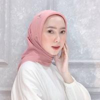Gambar Potton Senja Swarovski/ Jilbab Segiempat Payet/ Jilbab Lasercut Payet - mocca dari Umanara undefined 1 Tokopedia