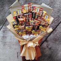 Gambar buket snack jumbo wisuda / buket wisuda / buket snack dari la_craft13 undefined 1 Tokopedia