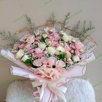 Gambar bouquet coklat bunga mawar fresh with ferrero rocher dari Bloom Flourish Supplier undefined 3 Tokopedia