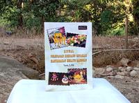 Gambar Ritual Pelepasan Kembang Setaman Masyarakat Melayu Sanggau dari TOMS BOOK undefined 3 Tokopedia