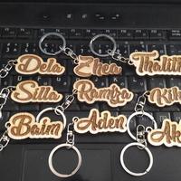 Gambar gantungan kunci kayu grafir nama custom. ganci kayu nama dari vanno graphic undefined 1 Tokopedia
