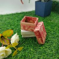 Gambar Kotak Cincin Karton Tebal untuk Kado Motif Kertas Kado 5 x 5 x 3 dari Rahmah Tas Kertas dan Kemasan undefined 3 Tokopedia
