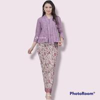 Gambar kebaya setelan brukat rok batik plisket floi tiga - 3, M dari renil kebaya undefined 3 Tokopedia