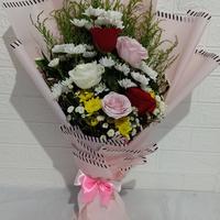 Gambar Buket Tangan Bunga Mawar 005 - Perak dari Pwflorist undefined 1 Tokopedia