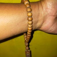 Gambar Gelang Kayu Tasbih 33 Butir dari Mahabbah Cinta undefined 1 Tokopedia
