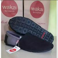 Gambar sepatu slip on pria sepatu pria sepatu wanita sepatu wakai - 36 dari GROOZ STORE undefined 3 Tokopedia