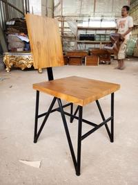 Gambar Kursi Minimalis Kayu Solid Rangka Besi Model Bangku Retro Modern dari geraimebel undefined 3 Tokopedia
