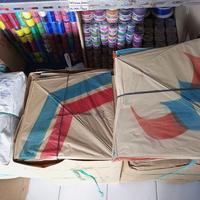 Gambar layangan biasa UK 58 kualitas bagus isi 1bal 1000 pcs - 1000pcs, packing karton dari LAYANG PANCING 'PM' undefined 2 Tokopedia