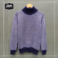 Gambar Turtleneck Sweater Diamond Pattern Sweater Leher Tiinggi musim Dingin - TN Maroon White dari Ollan outfit undefined 4 Tokopedia