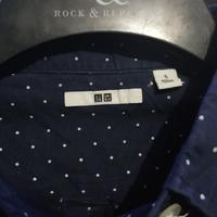 Gambar Preloved kemeja uniqlo polkadot navy size S dari vins123 undefined 2 Tokopedia