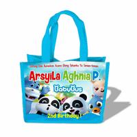 Gambar tas goodie bag custom ultah tulisan nama dan foto anak, size 25*12*20 dari Ashima Auto Cover undefined 3 Tokopedia