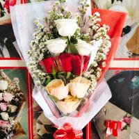 Gambar Hand Buket /Hand Bouquet Murah /Bucket Bunga Isi 10 dari Mentari Buket.Id undefined 4 Tokopedia
